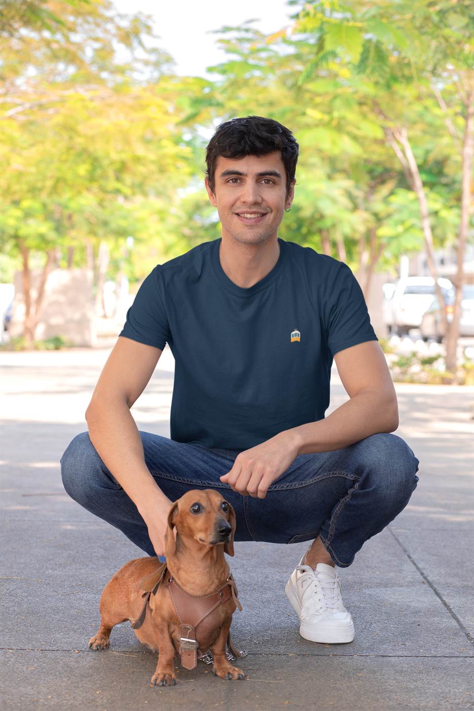 Eco-friendly men’s T-shirt featuring an organic cotton Lisbon tram design.