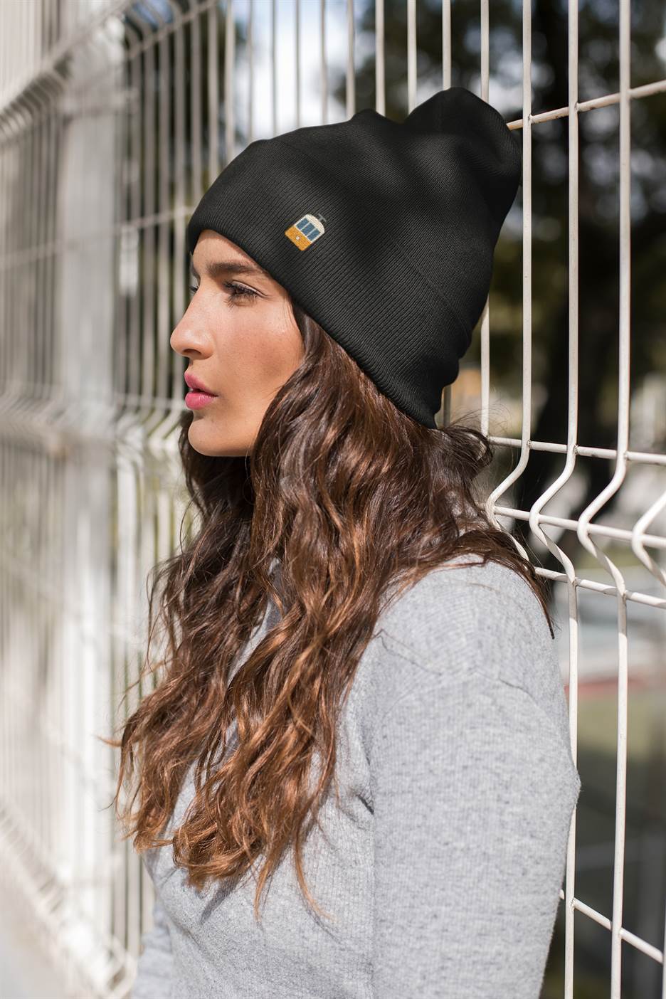 Front view of the Lisbon Eléctrico Beanie, showcasing its heritage-inspired design.