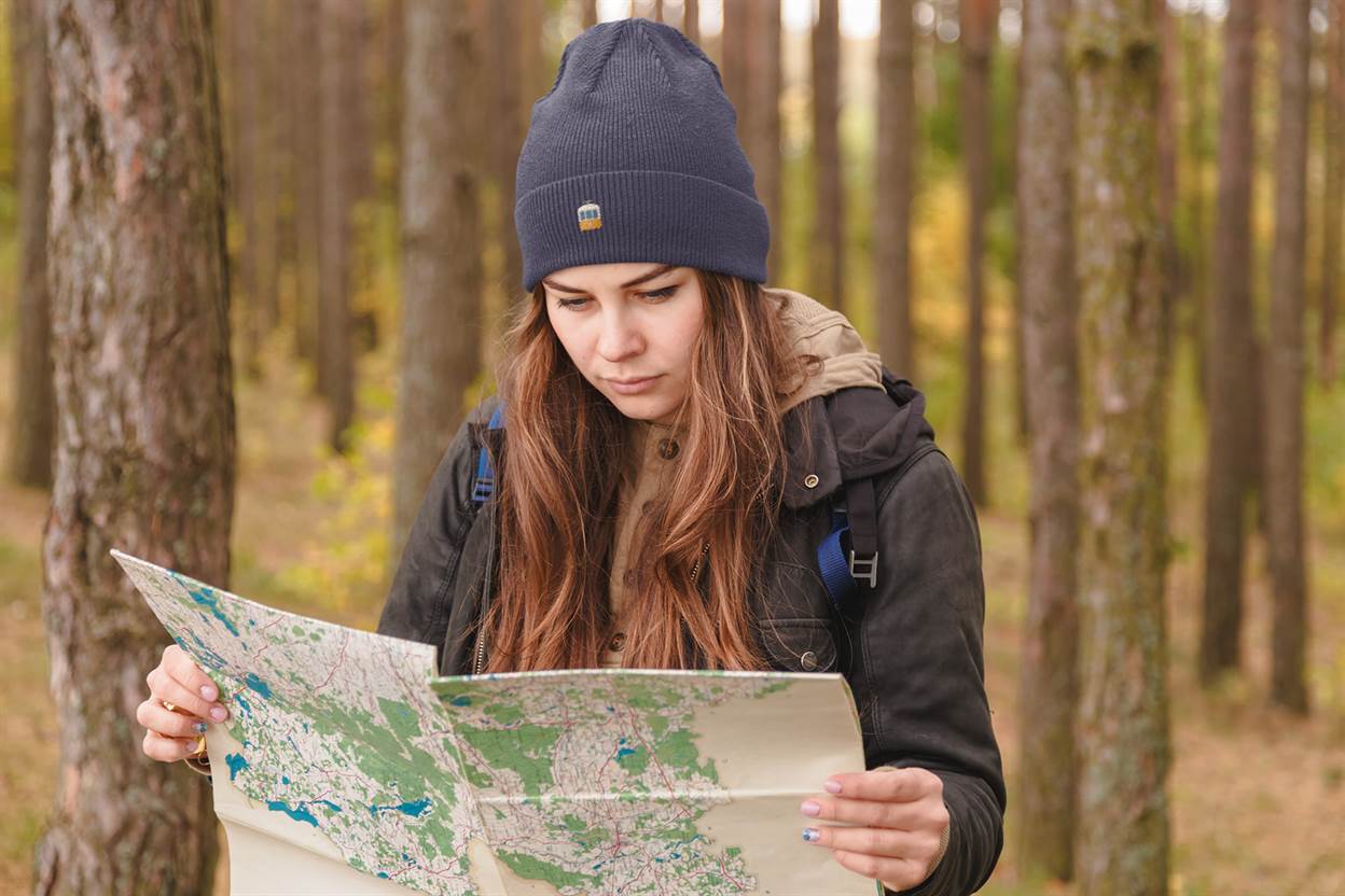 Eco-friendly beanie featuring an organic cotton eléctrico design.